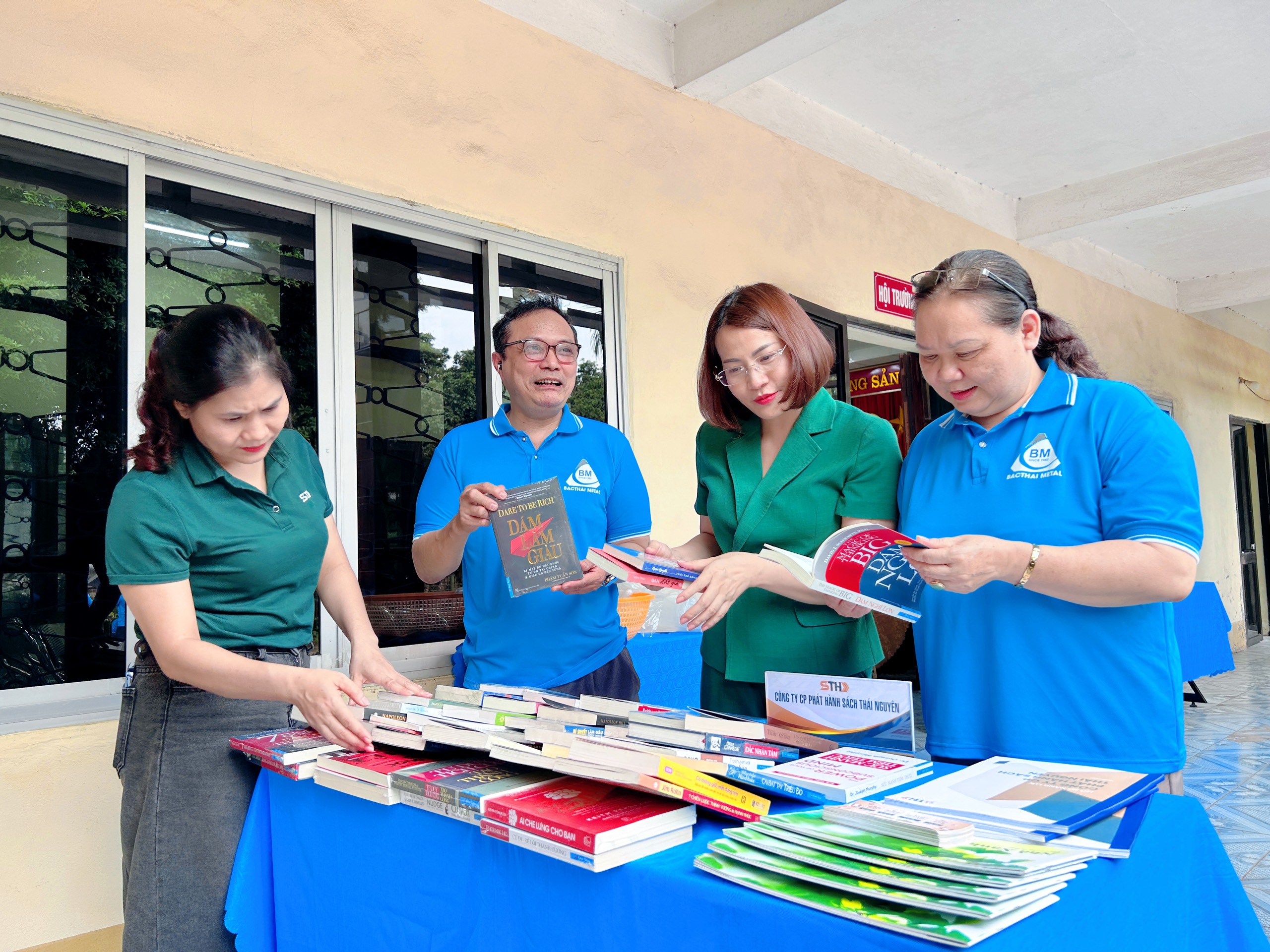 Bàn tư vấn và giới thiệu sản phẩm của STH trong chương trình